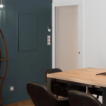 L'art Deco, T3 Terrasse, Classe Meuble De Tourisme *